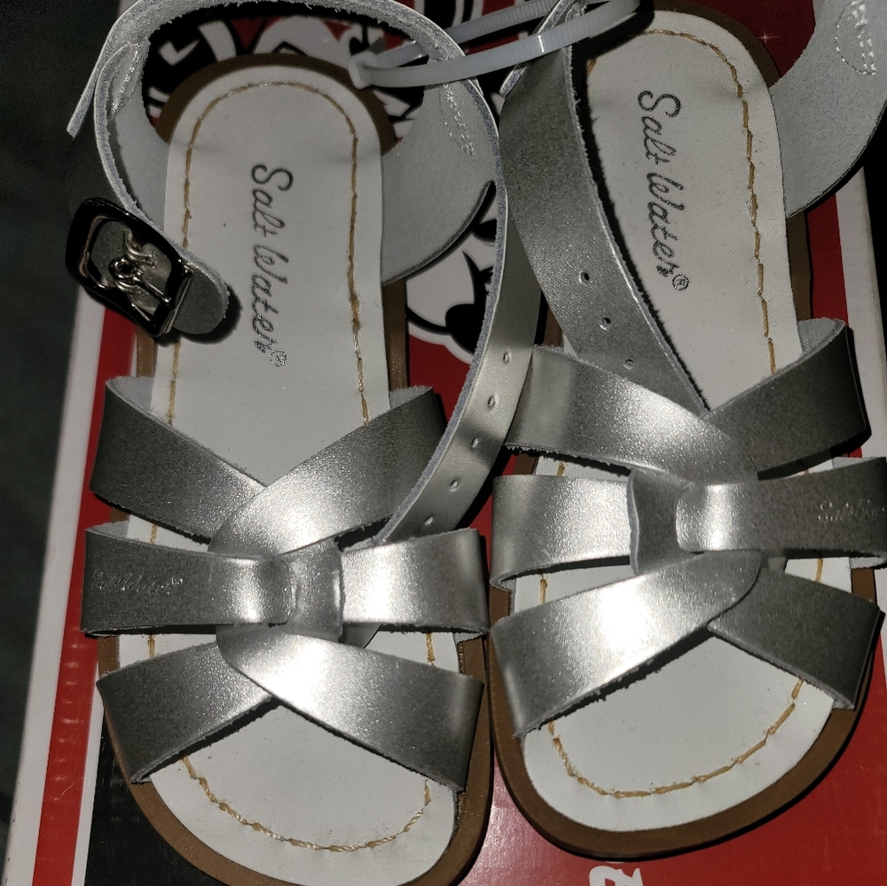 New Salt water toddler girls sandle , size 11